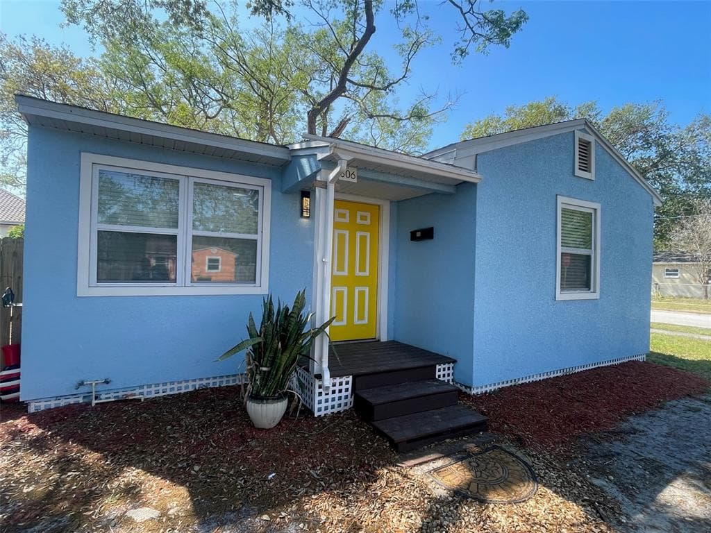 806 60TH AVENUE NE ST PETERSBURG, FL 33703