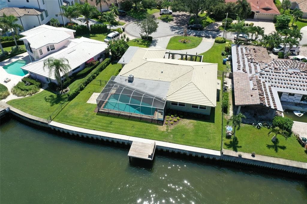 2083 HAWAII AVENUE NE ST PETERSBURG, FL 33703