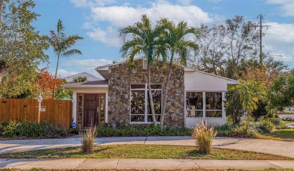 400 22ND AVENUE NE ST PETERSBURG, FL 33704