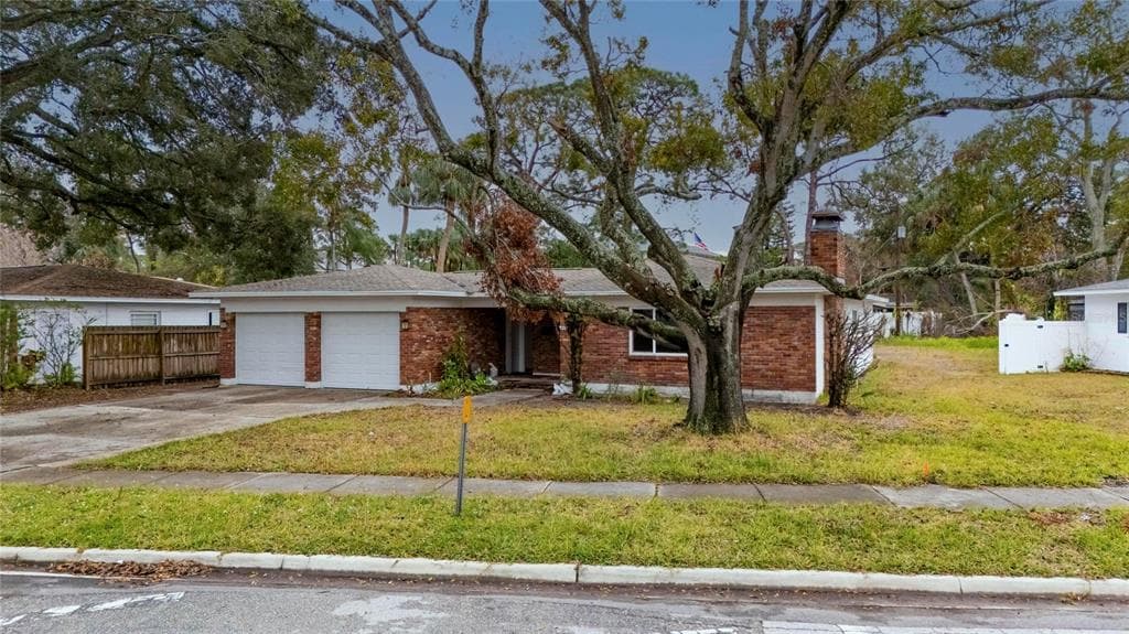 4646 W LONGFELLOW AVENUE TAMPA, FL 33629