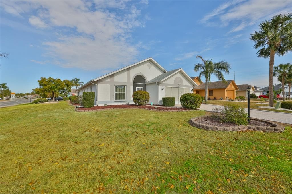 243 LINGER LANE SUN CITY CENTER, FL 33573