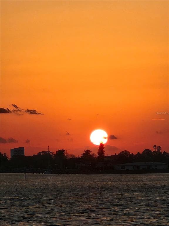 6051 SUN BOULEVARD UNIT 207 ST PETERSBURG, FL 33715