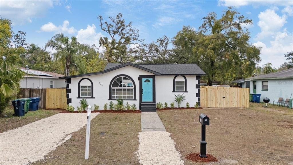 706 N CASTLE COURT TAMPA, FL 33612
