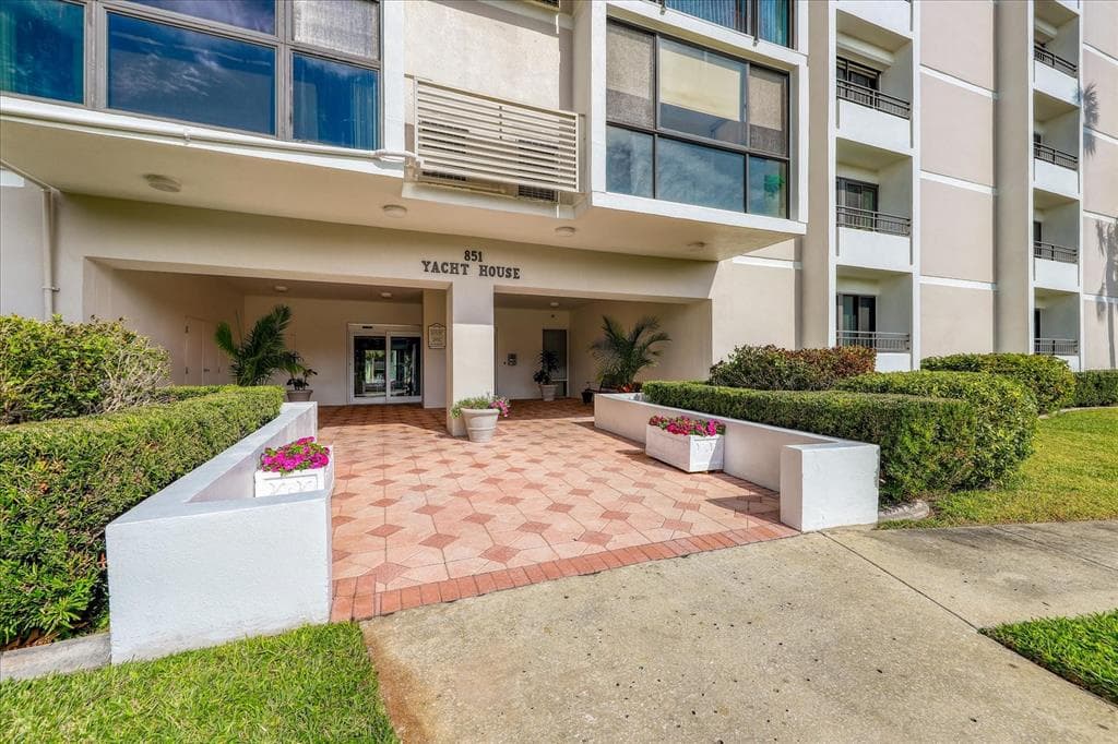851 BAYWAY BOULEVARD UNIT 201 CLEARWATER, FL 33767
