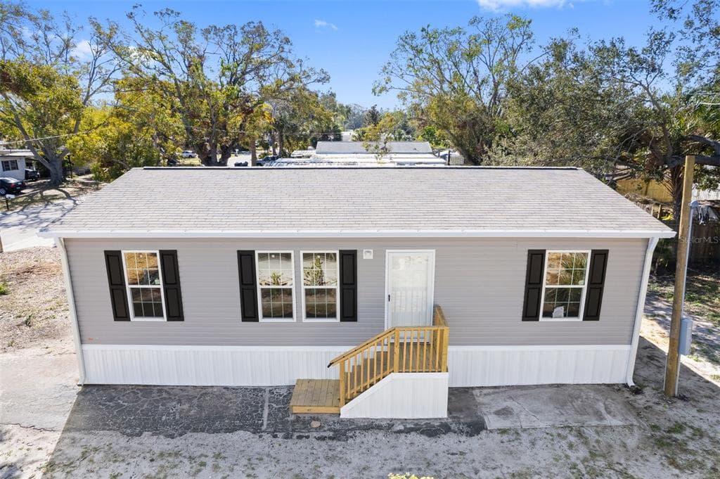 5234 YELLOW PINE STREET N ST PETERSBURG, FL 33709