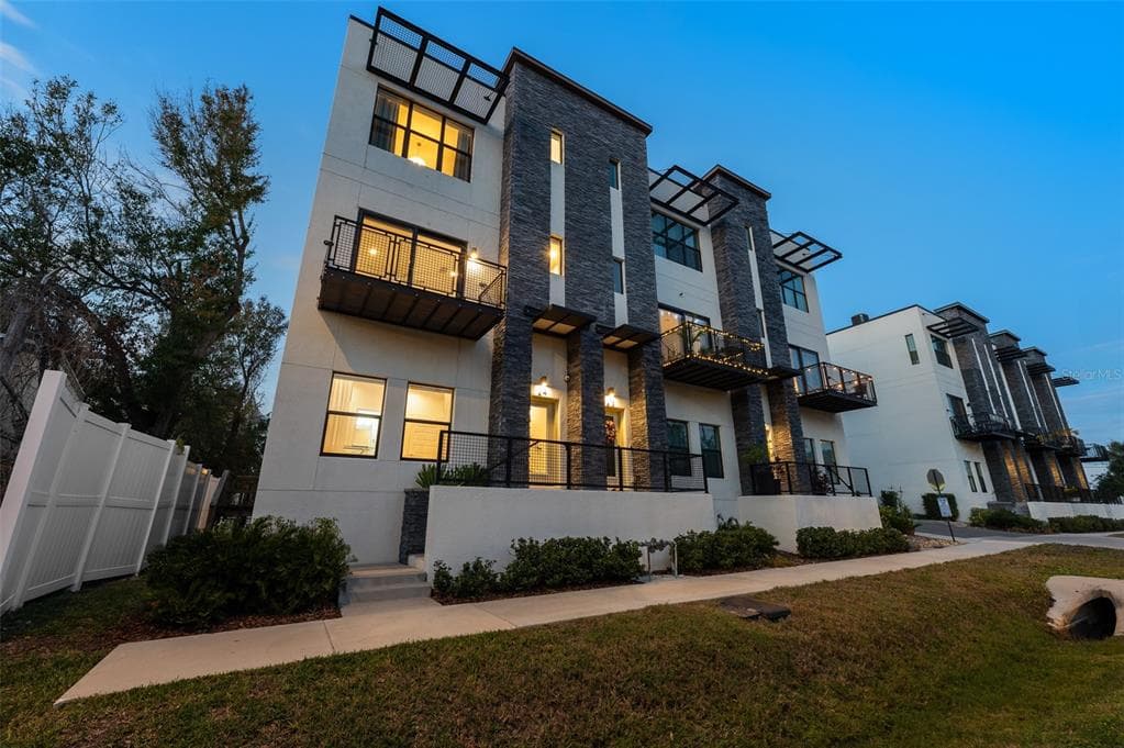 4810 W MCELROY AVENUE UNIT 24 TAMPA, FL 33611
