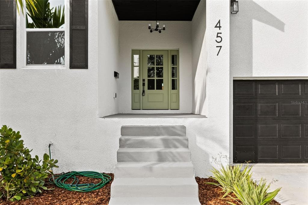 457 DAWSON AVENUE NE ST PETERSBURG, FL 33703