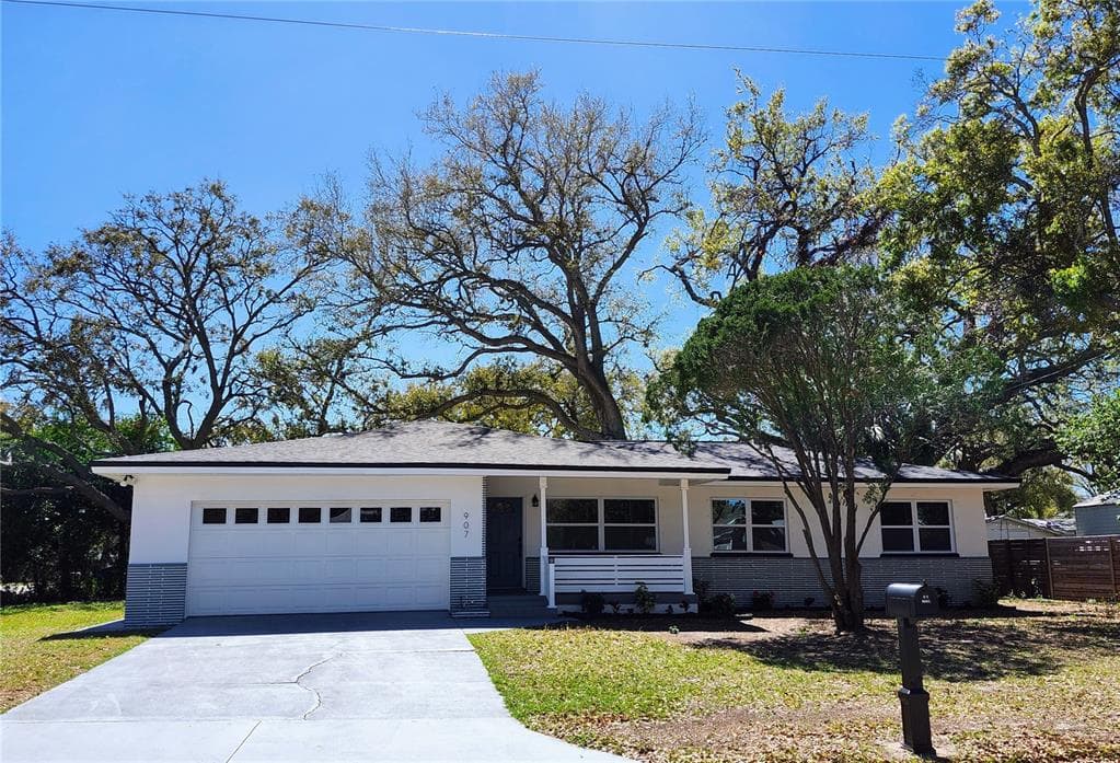 907 KNOLLWOOD DRIVE