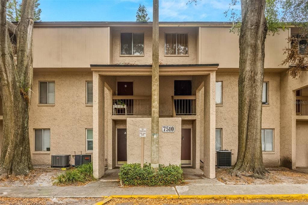 7510 PRESLEY PLACE UNIT 98 TAMPA, FL 33617