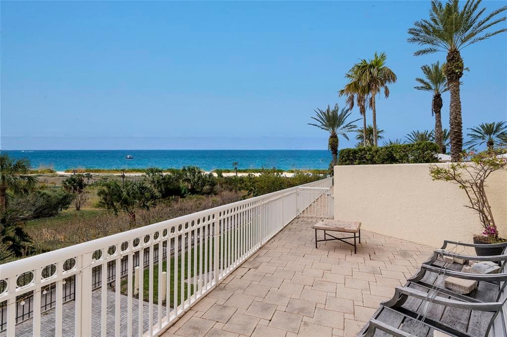 1200 GULF BOULEVARD UNIT 102 CLEARWATER BEACH, FL 33767