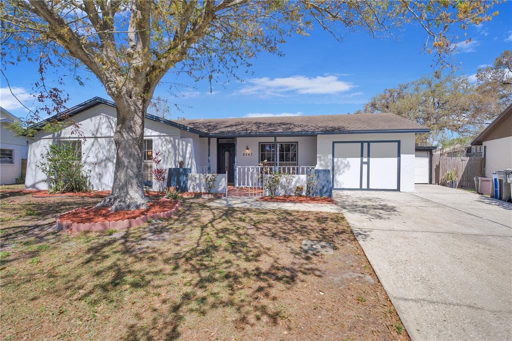 8243 VASSAR CIRCLE TAMPA, FL 33634