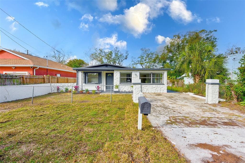 8306 N KLONDYKE STREET TAMPA, FL 33604