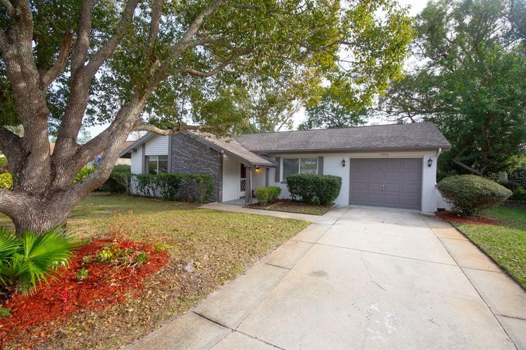 8300 WOODSONG ROW