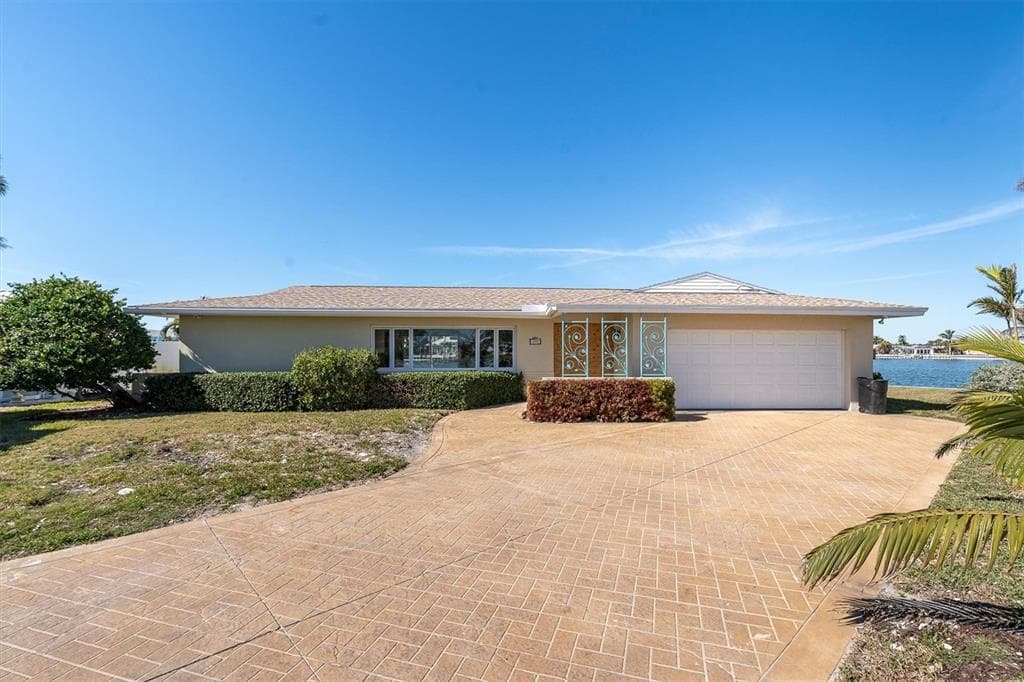495 BATH CLUB BOULEVARD N NORTH REDINGTON BEACH, FL 33708