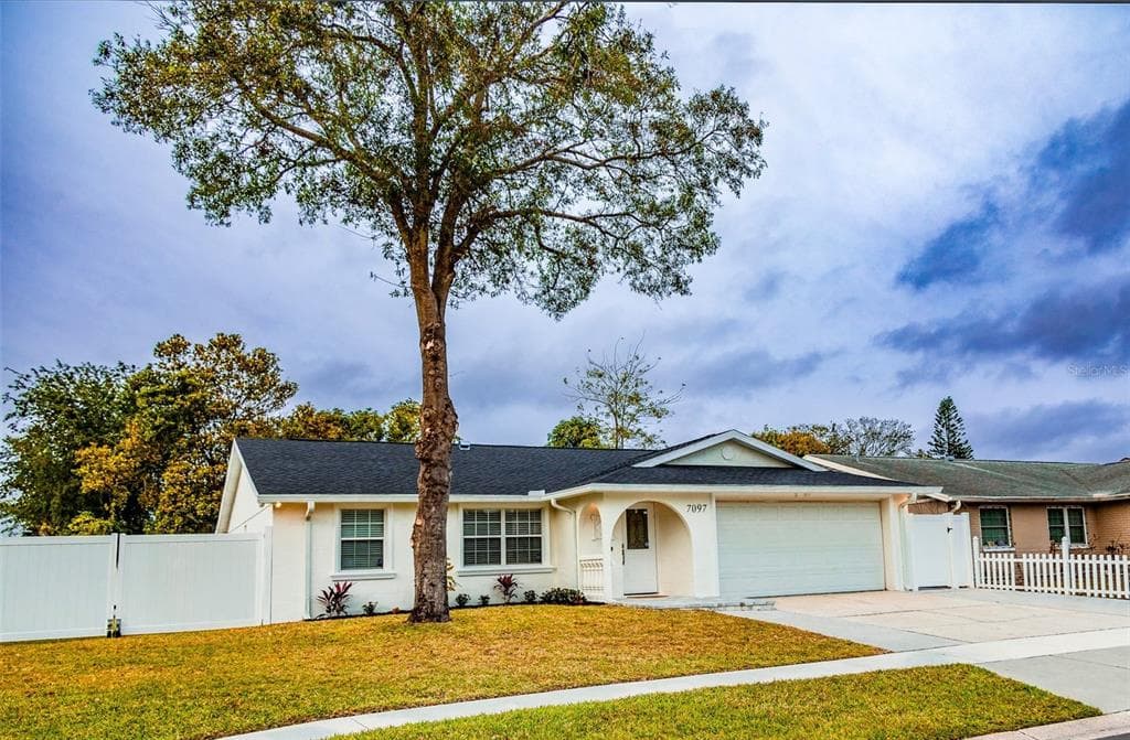 7097 ABERFELDY AVENUE N ST PETERSBURG, FL 33709