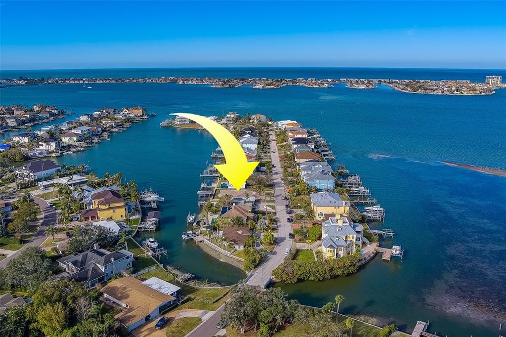 21 N PINE CIRCLE BELLEAIR, FL 33756
