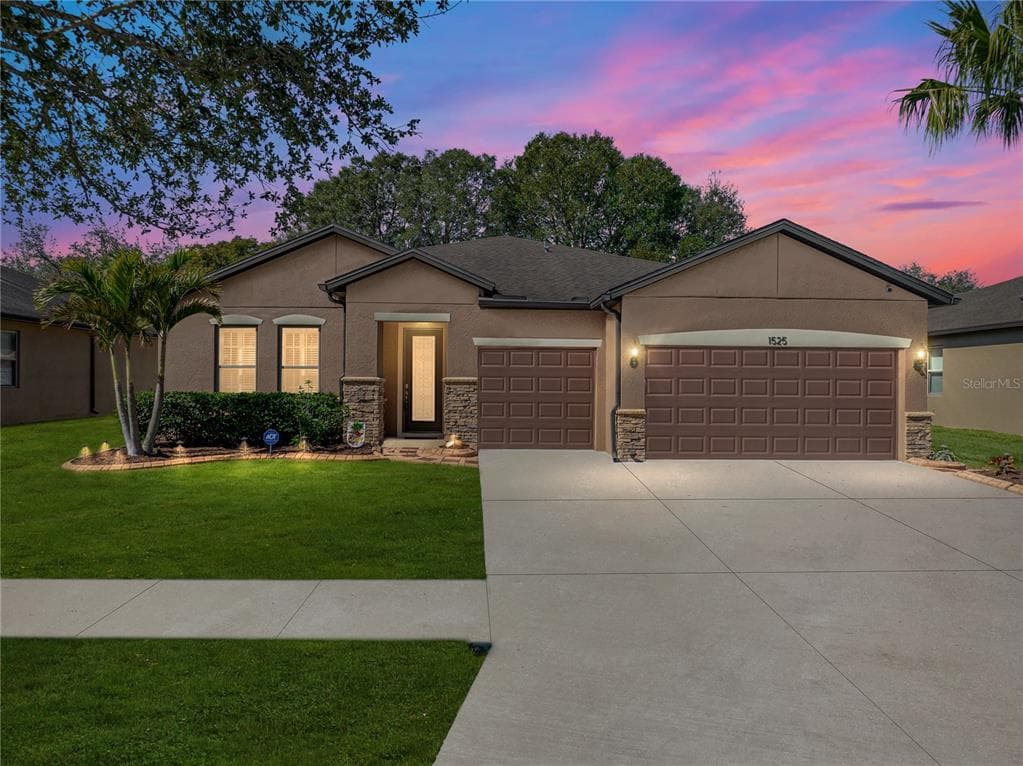 1525 BANNER ELK STREET VALRICO, FL 33594