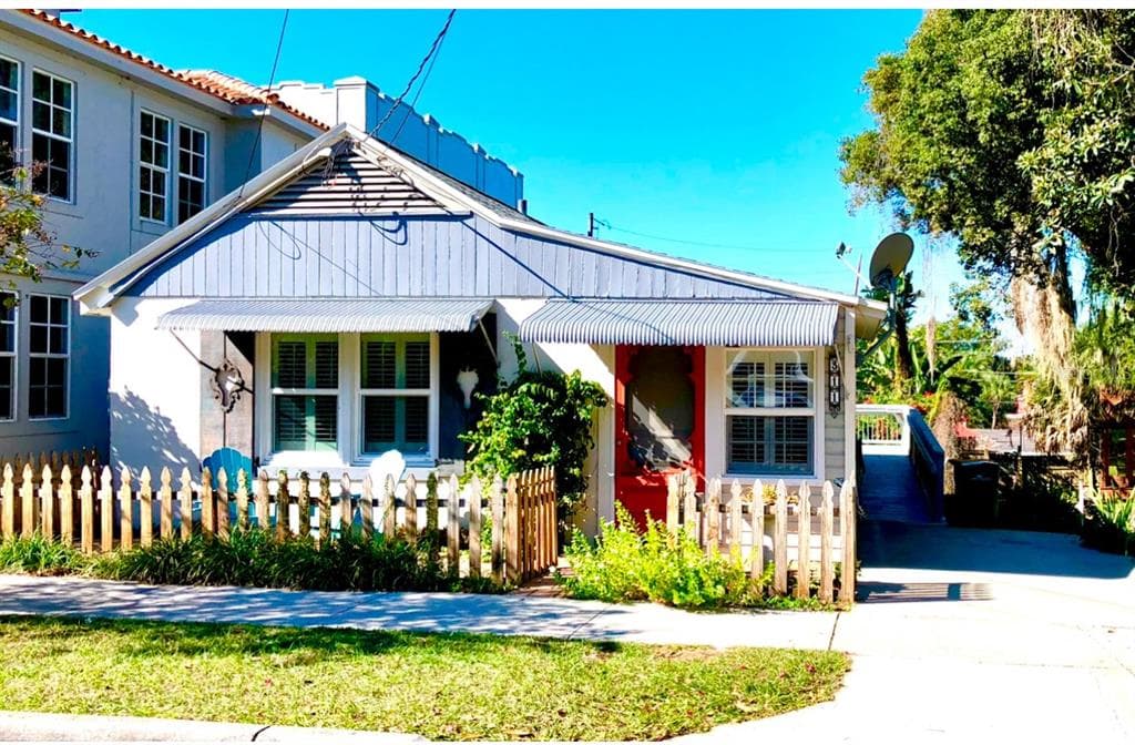 311 N BAKER STREET MOUNT DORA, FL 32757