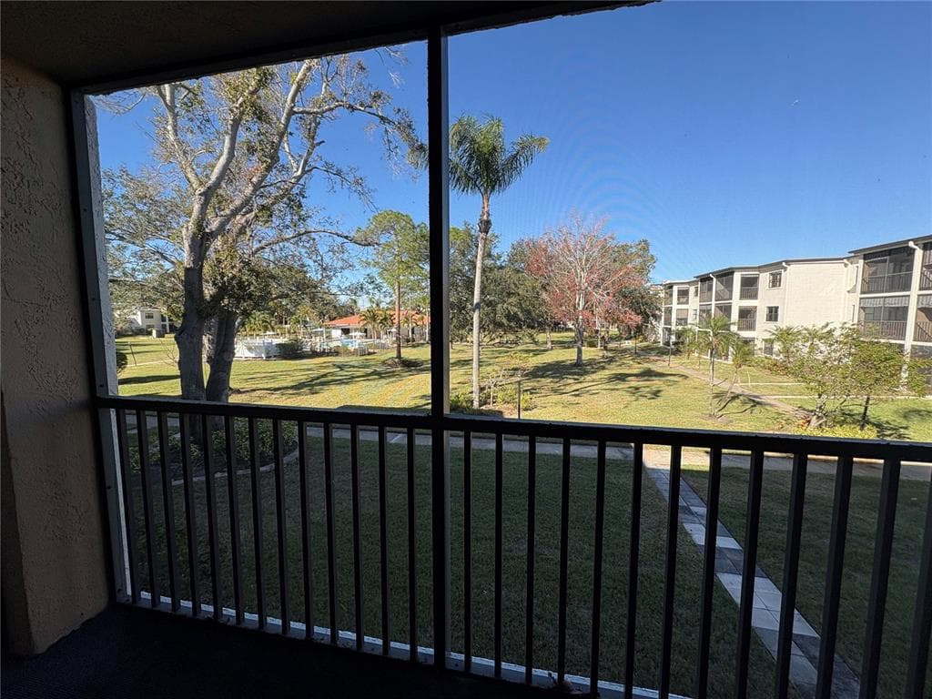 4910 BAY STREET NE UNIT 204 ST PETERSBURG, FL 33703