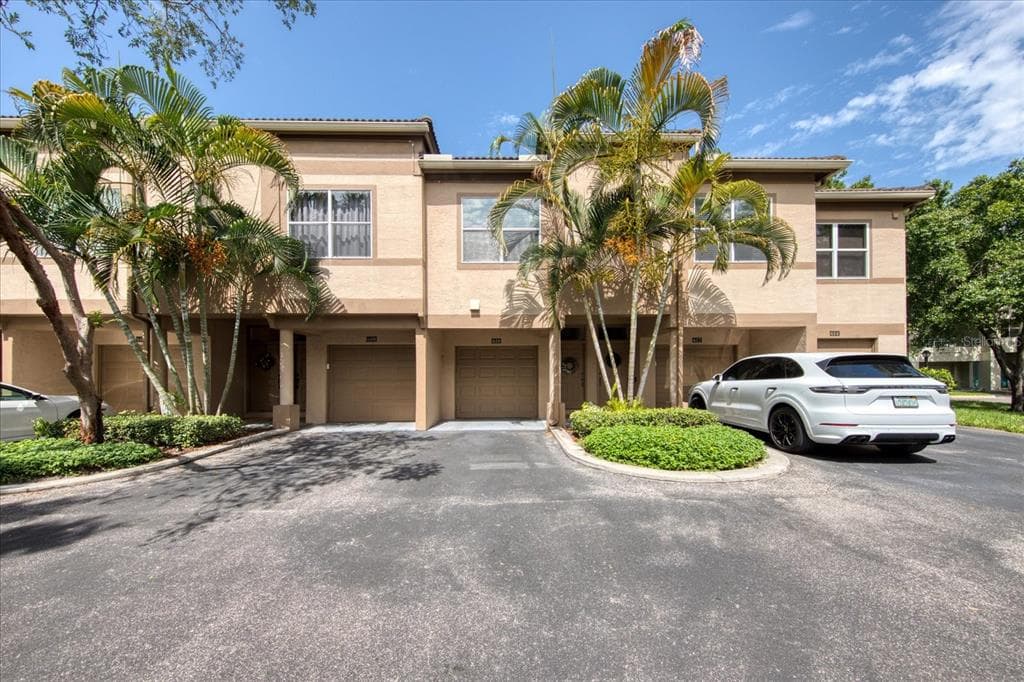 610 ARBOR LAKE LANE TAMPA, FL 33602