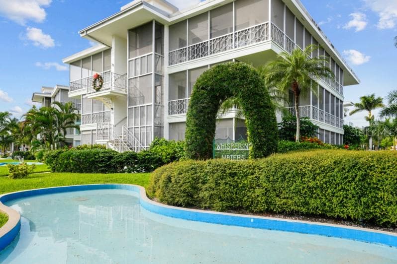 1000 N SHORE DRIVE NE UNIT 4 ST PETERSBURG, FL 33701