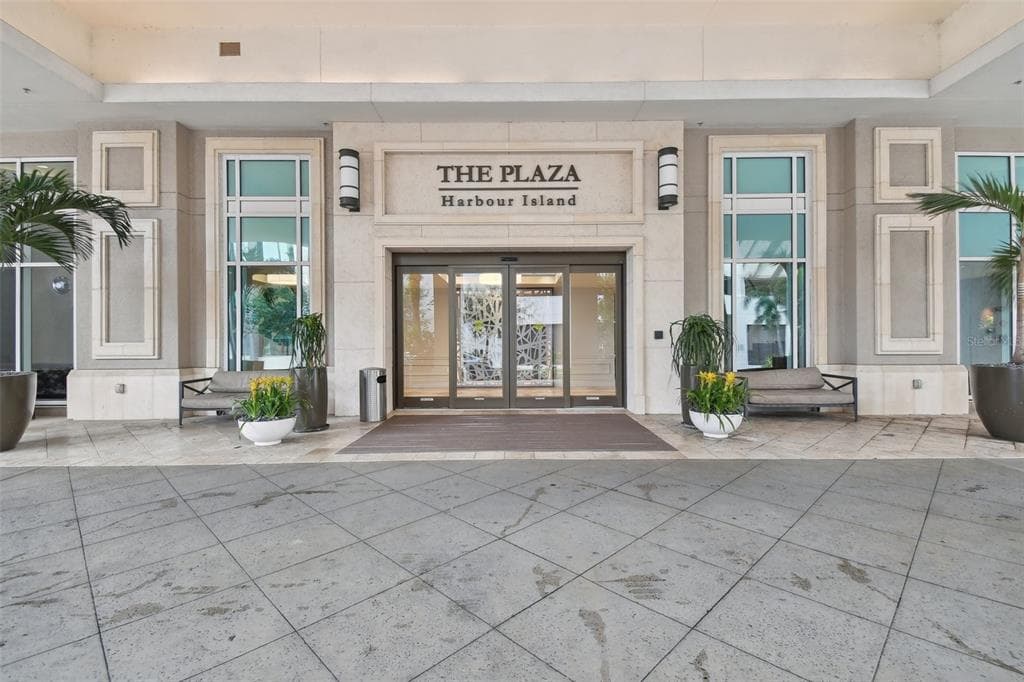 450 KNIGHTS RUN AVENUE UNIT 415 TAMPA, FL 33602