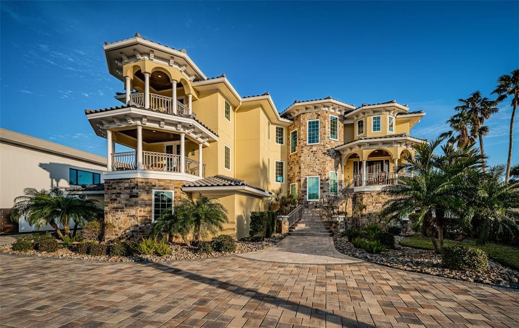 335 BATH CLUB BOULEVARD S NORTH REDINGTON BEACH, FL 33708