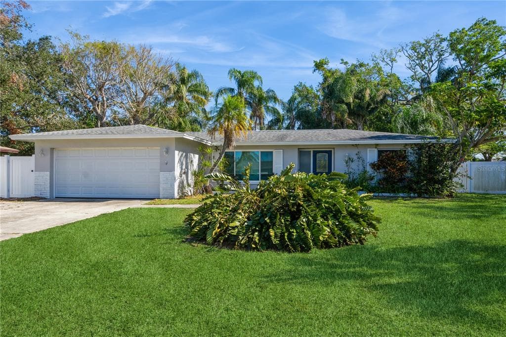 11453 IMPERIAL GROVE DRIVE E LARGO, FL 33774