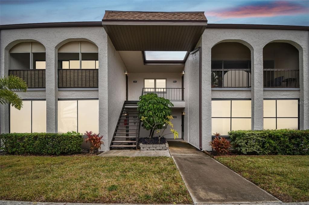 7701 STARKEY ROAD UNIT 105 SEMINOLE, FL 33777