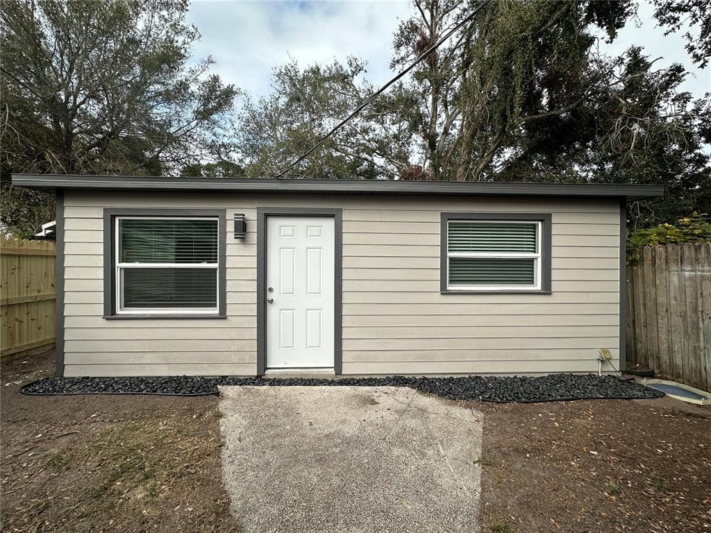 606 4TH AVENUE NW UNIT 2 LARGO, FL 33770