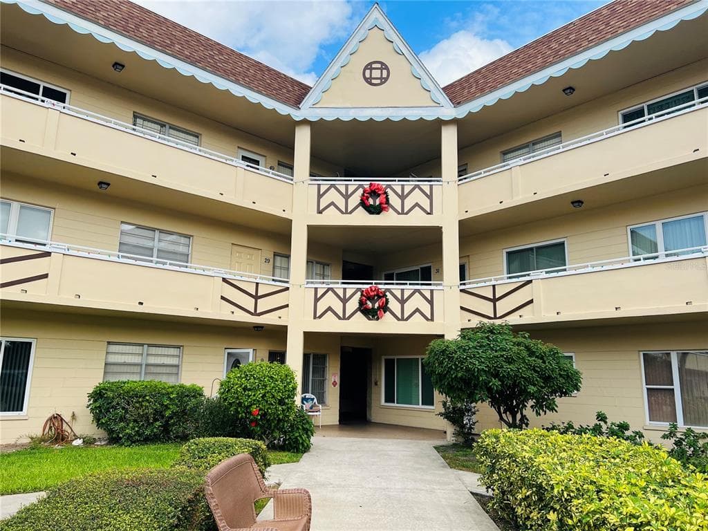 2041 AUSTRALIA WAY W UNIT 27 CLEARWATER, FL 33763