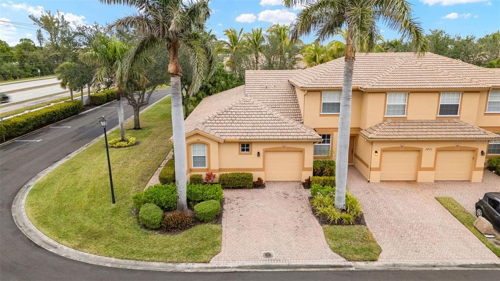 7871 LAKE SAWGRASS LOOP UNIT 5411 FORT MYERS, FL 33907
