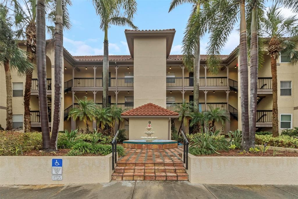 2400 FEATHER SOUND DRIVE UNIT 913 CLEARWATER, FL 33762