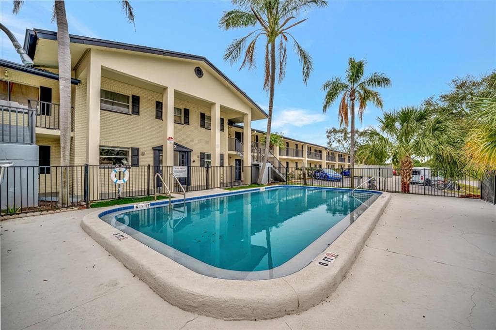 2 N FERNWOOD AVENUE UNIT 16 CLEARWATER, FL 33765