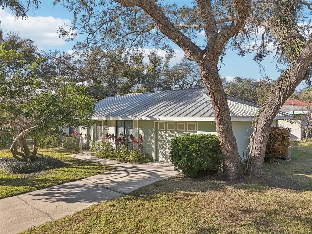 2300 LANCASTER DRIVE CLEARWATER, FL 33764