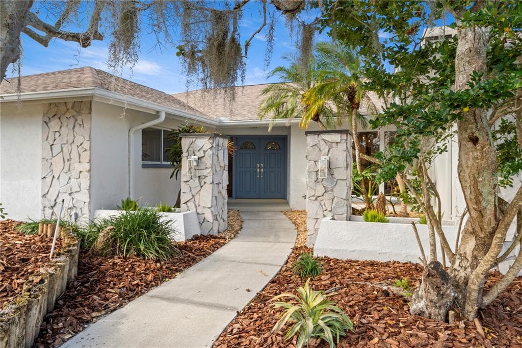 4320 MIDDLE LAKE DRIVE TAMPA, FL 33624