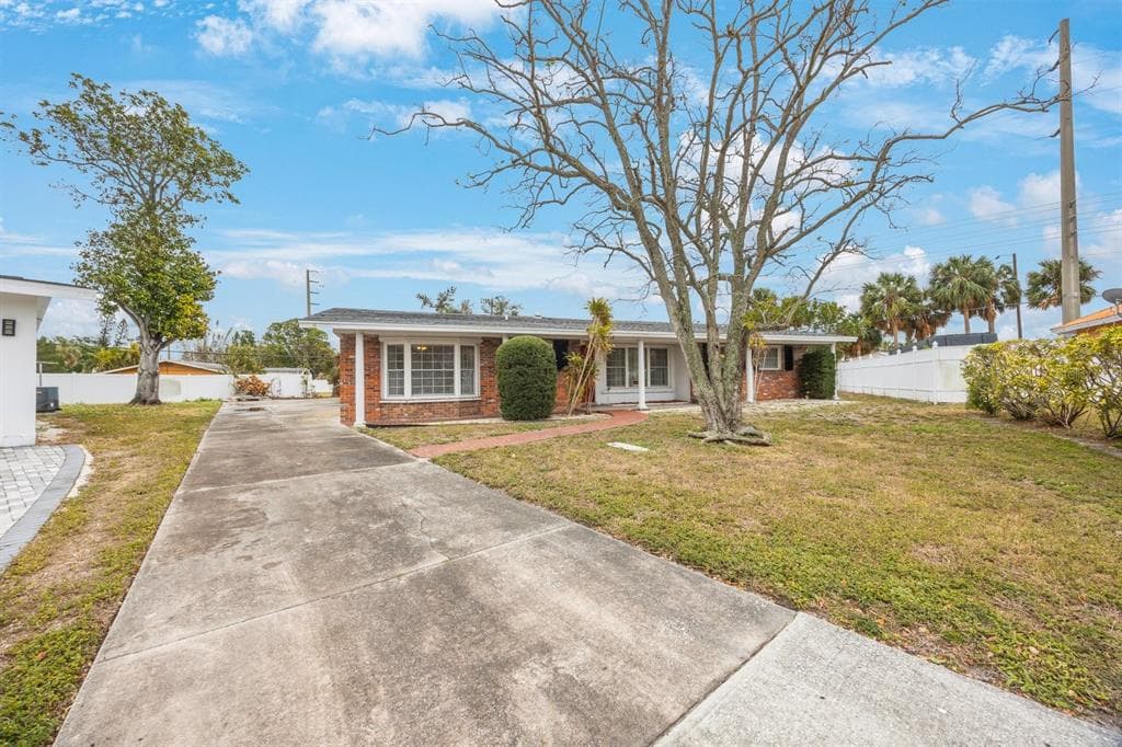 5290 38TH WAY S ST PETERSBURG, FL 33711