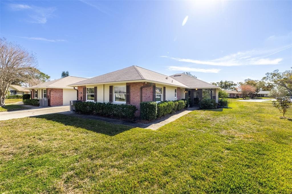 1375 CARLISLE COURT DUNEDIN, FL 34698