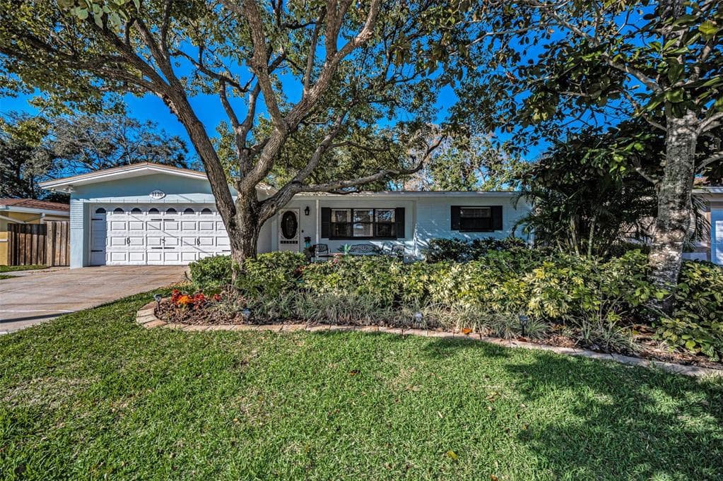 1120 IDLEWILD DRIVE N