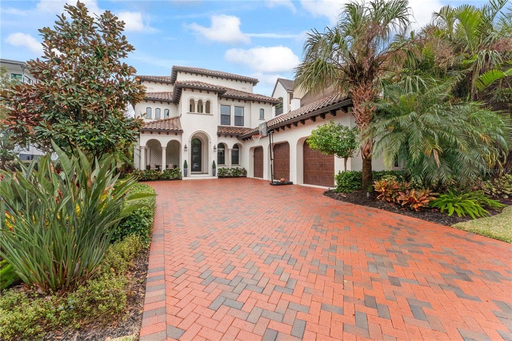 4902 CARRANZA COURT TAMPA, FL 33616