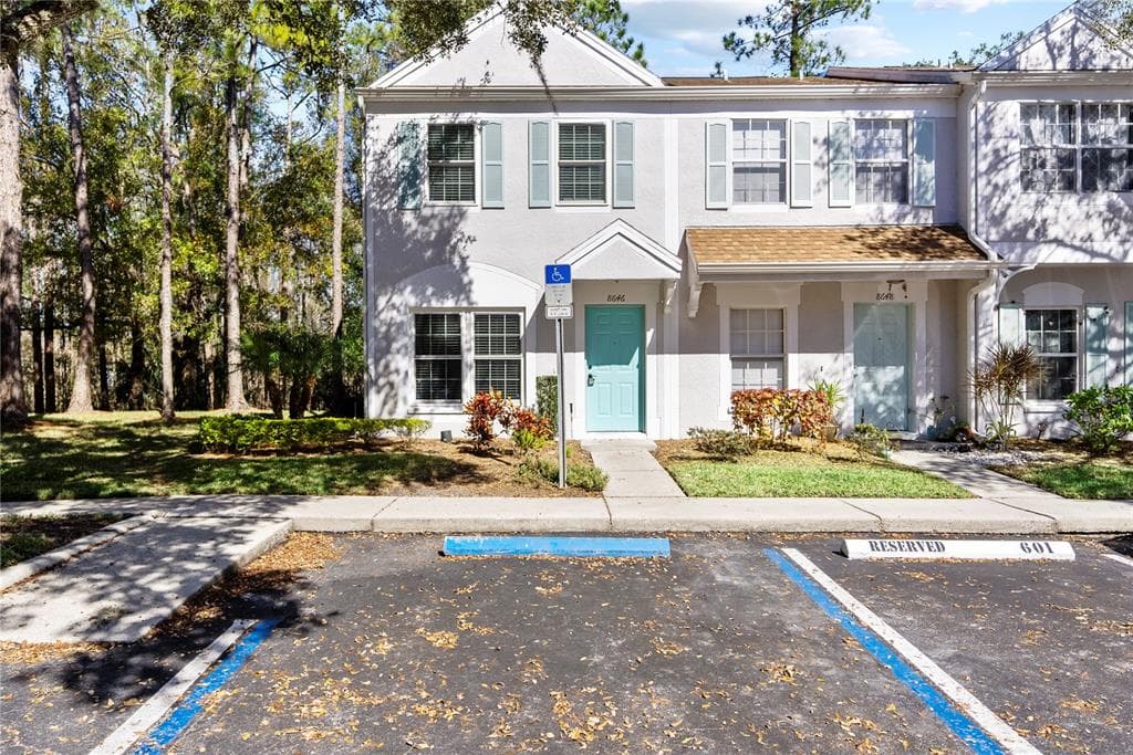 8646 HUNTERS KEY CIRCLE TAMPA, FL 33647