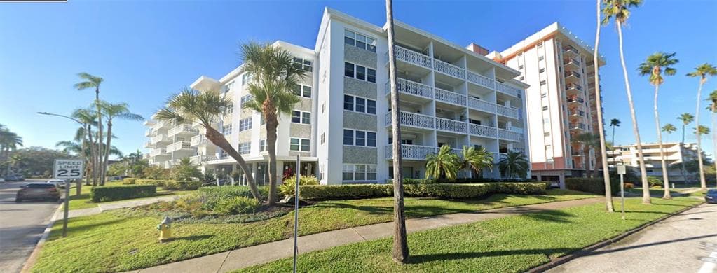 1100 N SHORE DRIVE NE UNIT 403 ST PETERSBURG, FL 33701