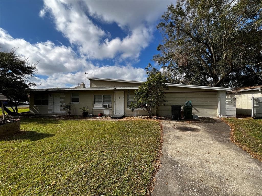 8302 N LOIS AVENUE TAMPA, FL 33614