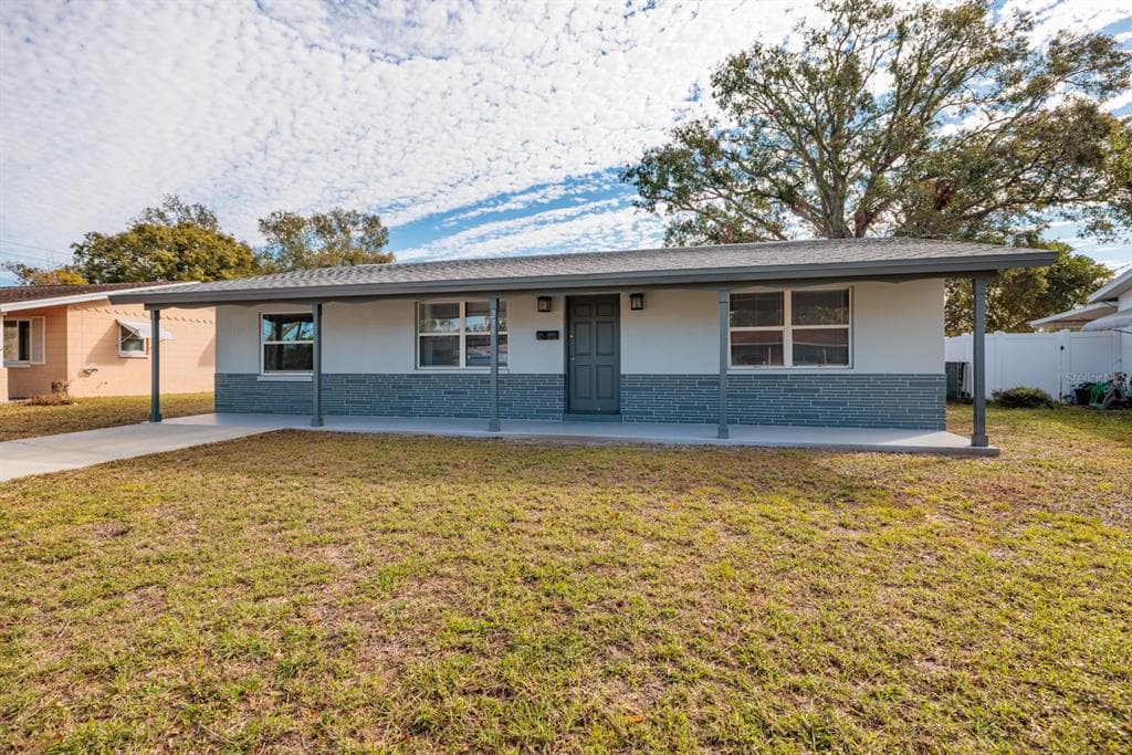 235 SE MADISON CIRCLE N ST PETERSBURG, FL 33703