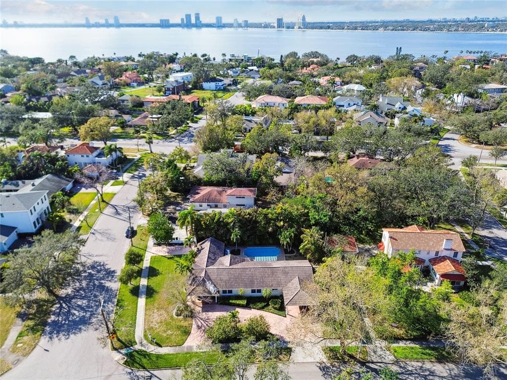 206 BOSPHOROUS AVENUE TAMPA, FL 33606