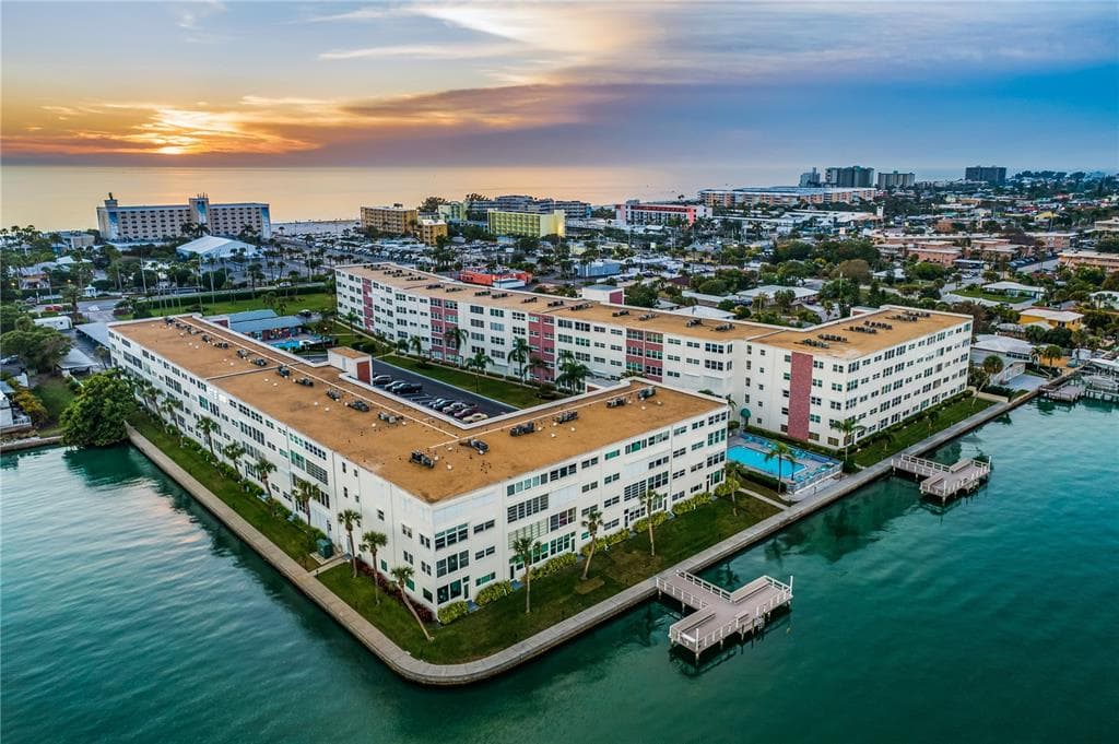 5575 GULF BOULEVARD UNIT 425 ST PETE BEACH, FL 33706