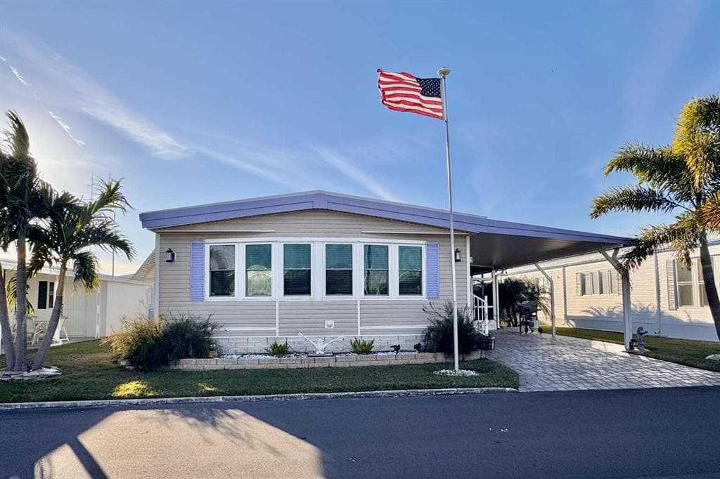 2101 HILO DRIVE HOLIDAY, FL 34691