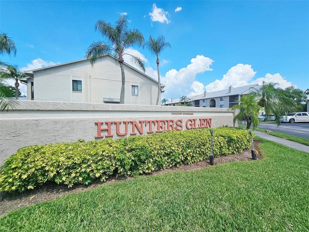 2067 HUNTERS GLEN DRIVE UNIT 313 DUNEDIN, FL 34698