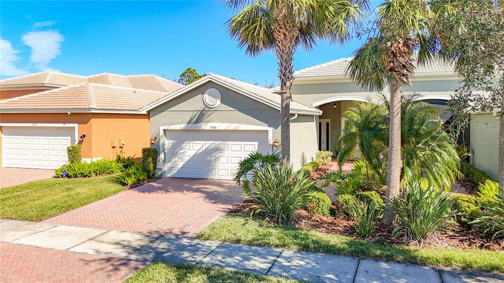 15724 AURORA LAKE CIRCLE WIMAUMA, FL 33598