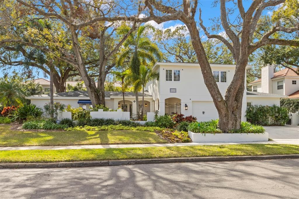 4306 W SWANN AVENUE TAMPA, FL 33609